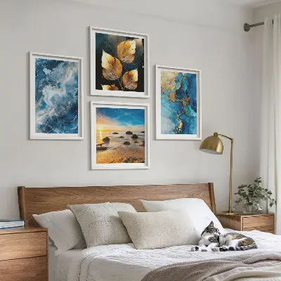 Polyptychon mit Rahmen mit blau-goldenen Mustern