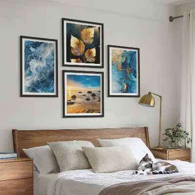 Polyptychon mit Rahmen mit blau-goldenen Mustern