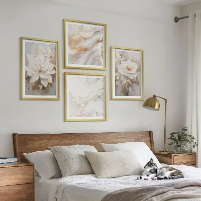 Polyptychon mit Rahmen Blumen auf hellem Hintergrund mit Marmormuster