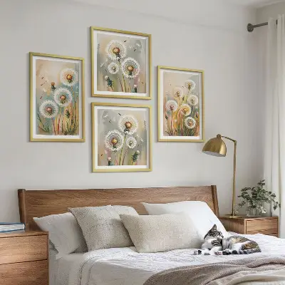 Löwenzahnblüten und pastellfarbene Gräser als mehrteiliges Wandbild mit Rahmen