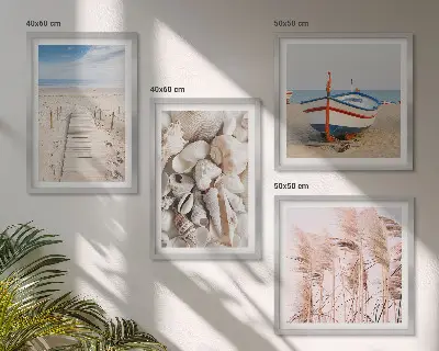 Polyptychon mit Rahmen mit Strand, Boot, Muscheln und Gras in Boho-Optik