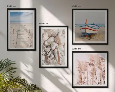 Polyptychon mit Rahmen mit Strand, Boot, Muscheln und Gras in Boho-Optik