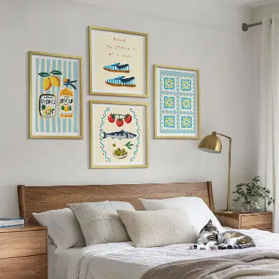 Polyptychon mit Rahmen mit Fruchtmotiven im italienischen Stil