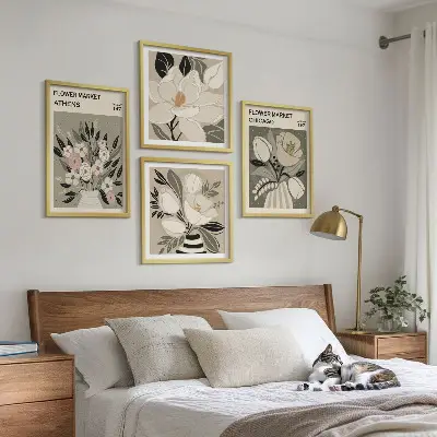 Polyptychon mit Rahmen mit Retro-Blumenmuster aus verschiedenen Städten