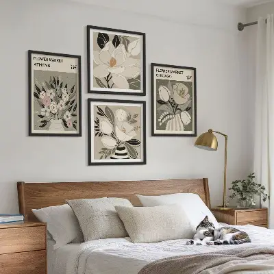Polyptychon mit Rahmen mit Retro-Blumenmuster aus verschiedenen Städten