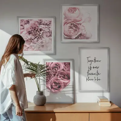 Blumensträuße mit Rosen und Hausinschrift als gerahmtes Polyptychon