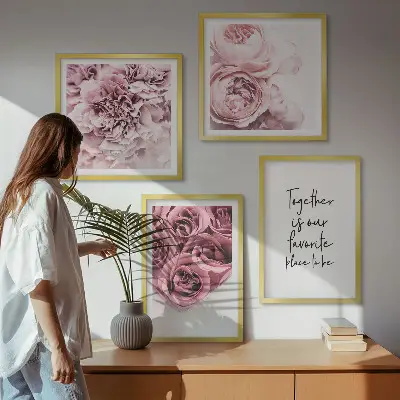 Blumensträuße mit Rosen und Hausinschrift als gerahmtes Polyptychon
