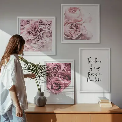 Blumensträuße mit Rosen und Hausinschrift als gerahmtes Polyptychon