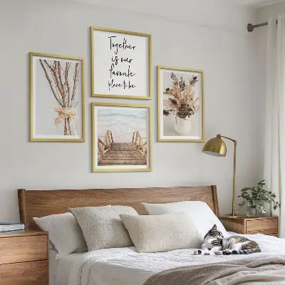 Wanddeko-Set mit minimalistischem Blumenzweige-Motiv in Natur