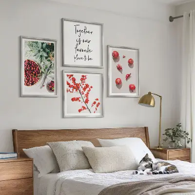 Minimalismus der roten Früchte von Pflanzen als gerahmtes Polyptychon