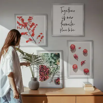 Minimalismus der roten Früchte von Pflanzen als gerahmtes Polyptychon