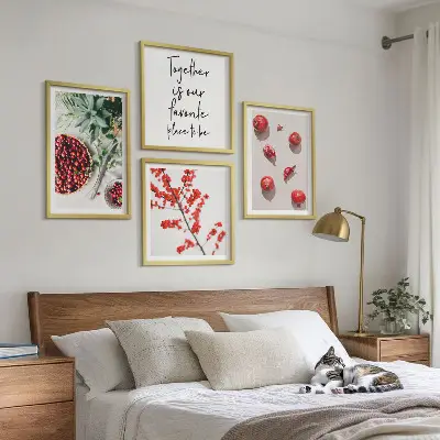 Minimalismus der roten Früchte von Pflanzen als gerahmtes Polyptychon