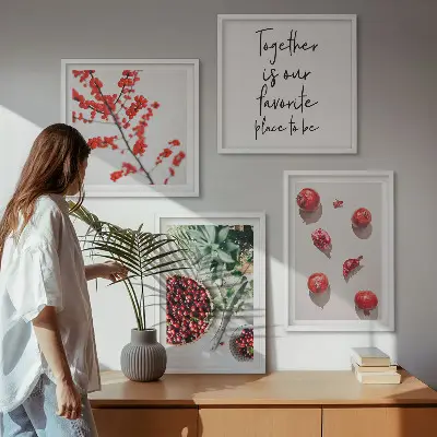 Minimalismus der roten Früchte von Pflanzen als gerahmtes Polyptychon