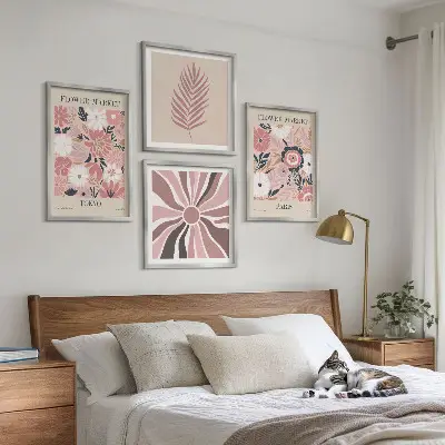 Wandbild mit Blumenmuster, Blättern und geometrischen Formen als gerahmtes Polyptychon