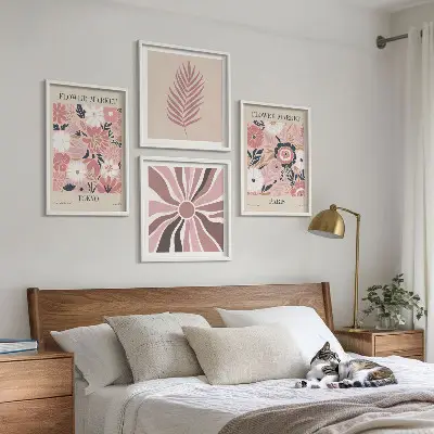 Wandbild mit Blumenmuster, Blättern und geometrischen Formen als gerahmtes Polyptychon