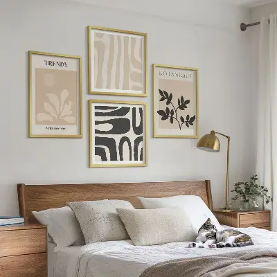 Wanddeko-Set mit stilvollen Pflanzenmustern in Beige und Schwarz