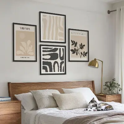 Wanddeko-Set mit stilvollen Pflanzenmustern in Beige und Schwarz