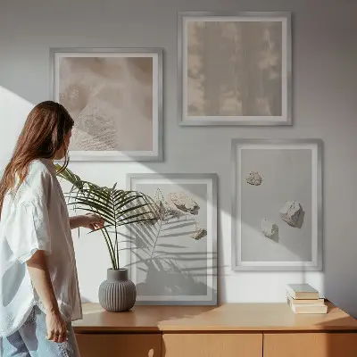 Boho-Stranddekoration aus Steinen als gerahmtes Polyptychon
