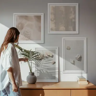 Boho-Stranddekoration aus Steinen als gerahmtes Polyptychon