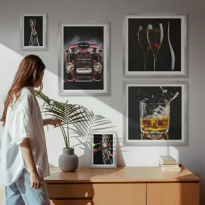 Bilderset für das Sofa mit stilvollen Retro-Auto- und Getränkemotiven