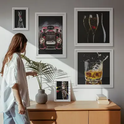 Bilderset für das Sofa mit stilvollen Retro-Auto- und Getränkemotiven