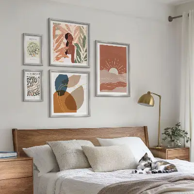 Modernes Wandbilder-Set mit abstrakten Pflanzenmotiven im Boho-Stil