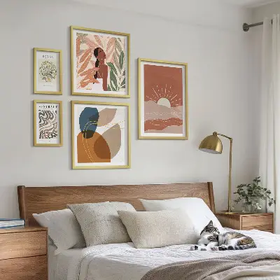 Modernes Wandbilder-Set mit abstrakten Pflanzenmotiven im Boho-Stil