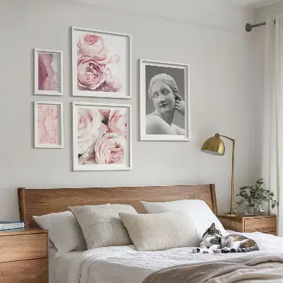 Bildergalerie-Set für die Wand mit klassischen Blumenskulpturen