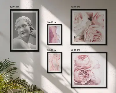 Bildergalerie-Set für die Wand mit klassischen Blumenskulpturen