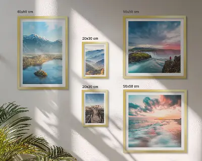 Modernes Wandbilder-Set mit Berglandschaften und Wasserfällen