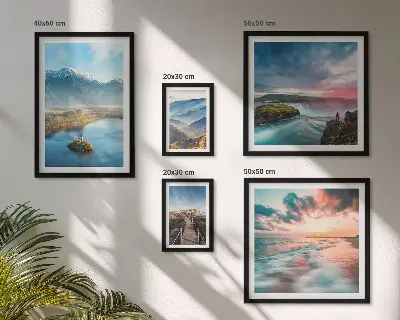 Modernes Wandbilder-Set mit Berglandschaften und Wasserfällen