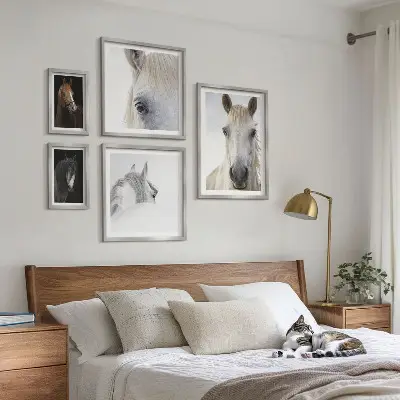 Pferdeporträts als Bilderset für das Sofa kunstvolle Wandbilder in verschiedenen Stilen