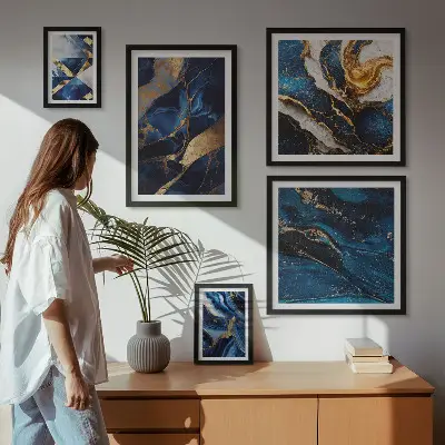 Bildergalerie-Set für die Wand mit abstrakten blauen Mustern