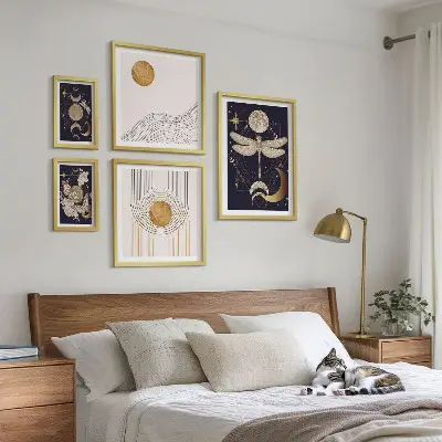 Bilderset fürs Sofa mit stilvollen Weltrauminsekten-Motiven