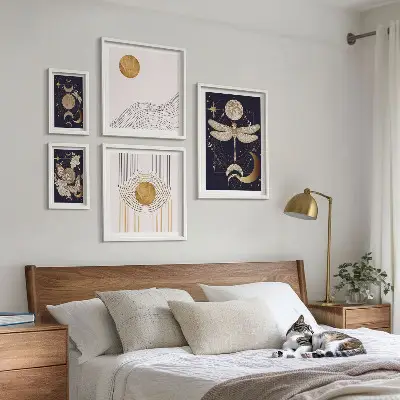 Bilderset fürs Sofa mit stilvollen Weltrauminsekten-Motiven