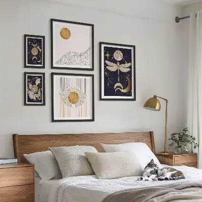 Bilderset fürs Sofa mit stilvollen Weltrauminsekten-Motiven