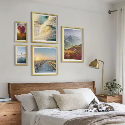 Modernes Wandbilder-Set mit Landschaften, Bergen, Herzen, Wellen und Ballons