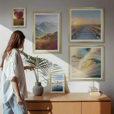 Modernes Wandbilder-Set mit Landschaften, Bergen, Herzen, Wellen und Ballons