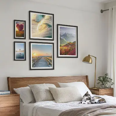Modernes Wandbilder-Set mit Landschaften, Bergen, Herzen, Wellen und Ballons