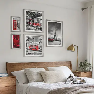 Modernes Wandbilderset mit architektonischen Ikonen und Fahrzeugen