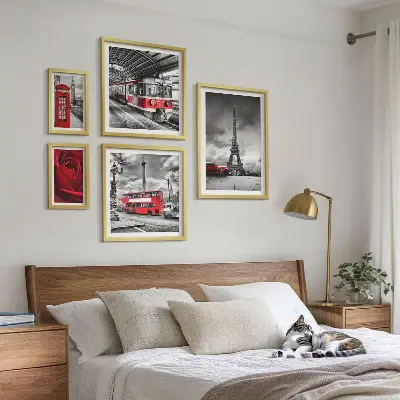 Modernes Wandbilderset mit architektonischen Ikonen und Fahrzeugen