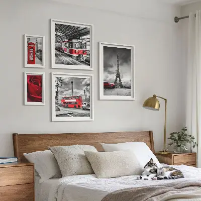 Modernes Wandbilderset mit architektonischen Ikonen und Fahrzeugen
