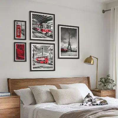 Modernes Wandbilderset mit architektonischen Ikonen und Fahrzeugen