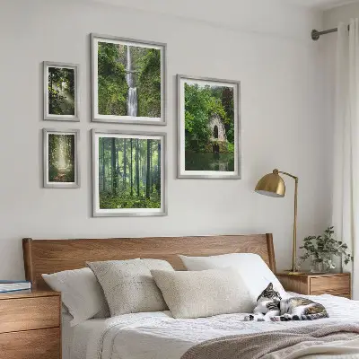 Modernes Wandbilder-Set mit grünen Wäldern und Wasserfällen