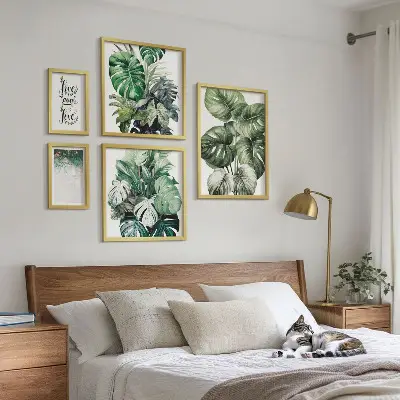 Bilderset fürs Sofa mit abstrakten Zitaten und Pflanzenmotiven