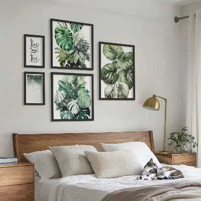 Bilderset fürs Sofa mit abstrakten Zitaten und Pflanzenmotiven
