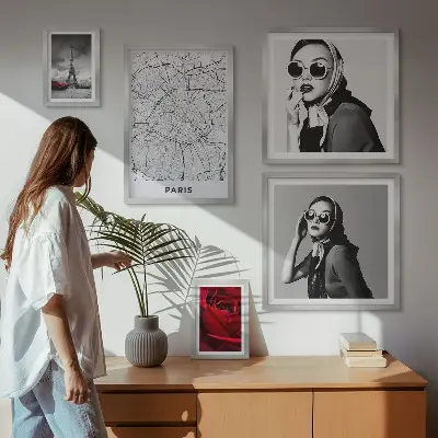 Modernes Wandbilder-Set mit Motiven der Pariser Mode