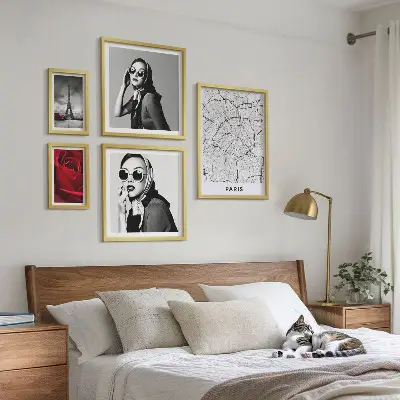 Modernes Wandbilder-Set mit Motiven der Pariser Mode