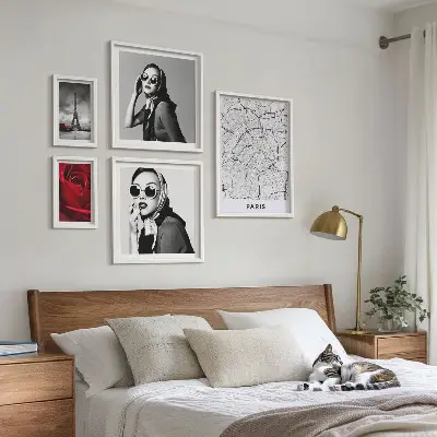 Modernes Wandbilder-Set mit Motiven der Pariser Mode
