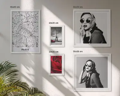 Modernes Wandbilder-Set mit Motiven der Pariser Mode